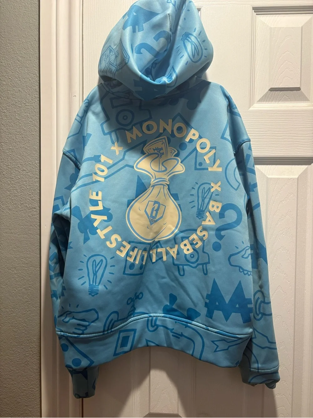 B101 hoodie - Picture 2 of 3